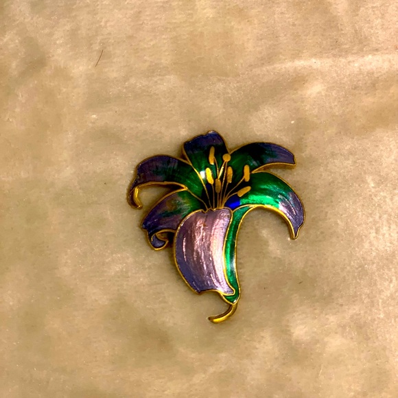 Old and vibrant lily brooch - Picture 1 of 3